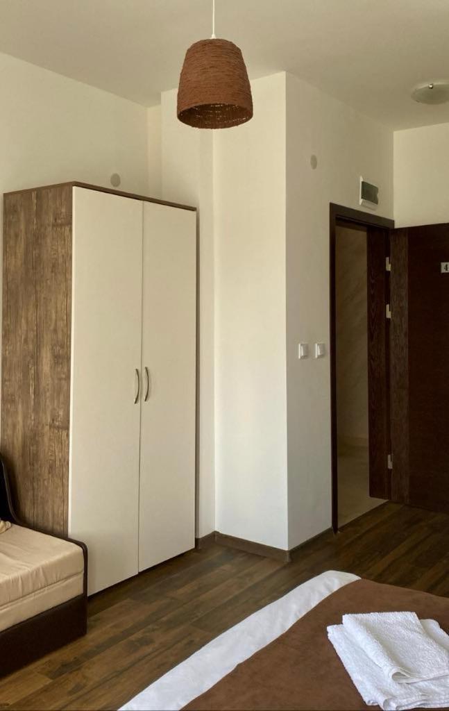 Бялата Къща Hotell Chakalarovo Exteriör bild